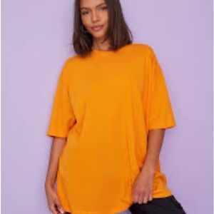 453- Nine Britton NWT Orange Short Sleeve Top with Cut Out in the Back